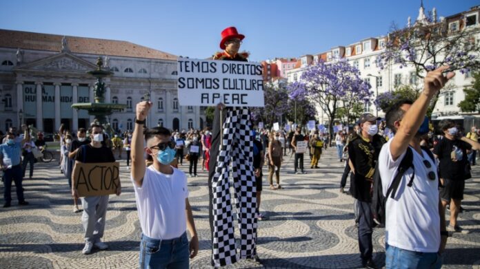 Associações e sindicato ligados às artes exigem legislação específica para trabalhadores da cultura