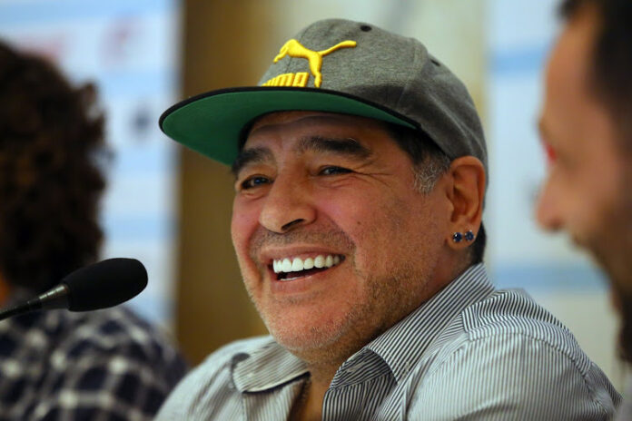 Maradona, opéré d’un hématome au cerveau, quittera bientôt l’hôpital