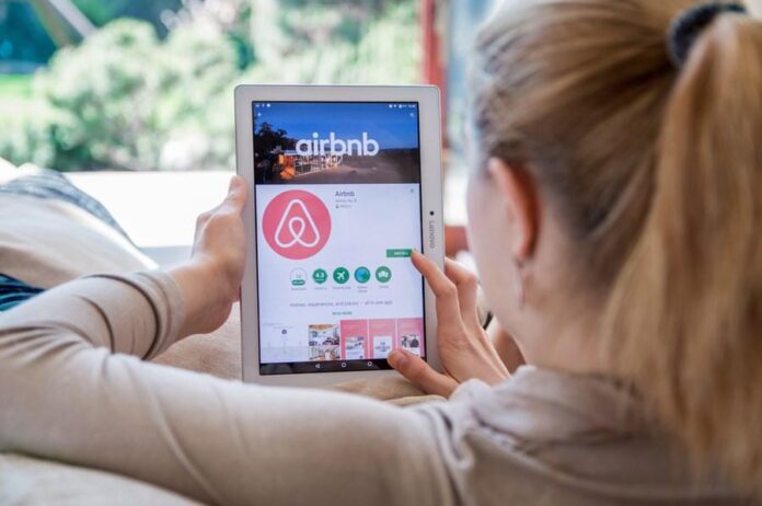 Atingidos de maneiras opostas pela pandemia, Airbnb e DoorDash preparam o IPO