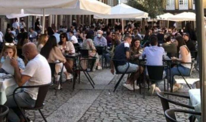 Covid-19. Pessoas reúnem-se mais e sobe dificuldade em adotar medidas
