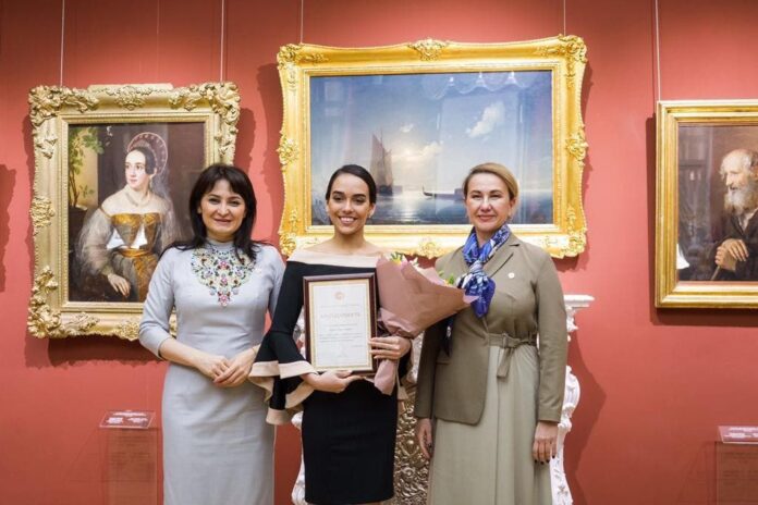 Bailarina de Joinville recebe homenagem por contribuição às artes na Rússia | NSC Total