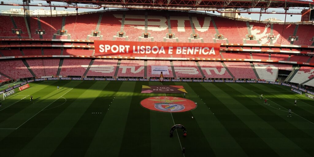 Benfica enfrenta 11 processos que podem levar à interdição da Luz ou jogos a porta fechada