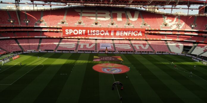 Benfica enfrenta 11 processos que podem levar à interdição da Luz ou jogos a porta fechada