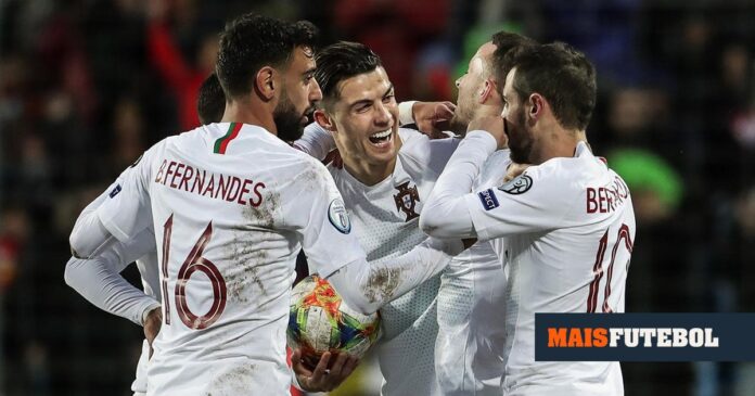 Cinco substituições no futebol permitidas até ao fim de 2022