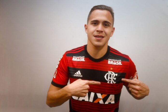 Flamengo recebe oferta de clube japonês por Piris da Motta