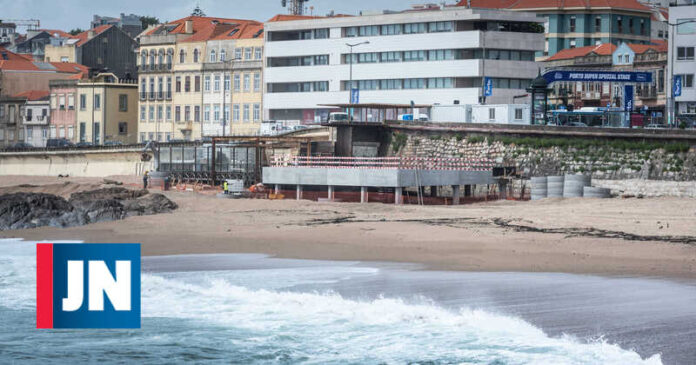 APA suspende obra e ordena demolição de construção na praia do Ourigo