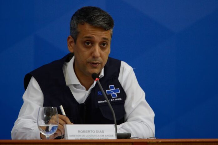 Dias aprovou contrato 1.800% mais caro que o recomendado, diz jornal