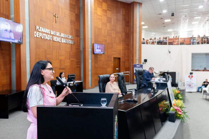 2025-12-04-21-39-imgl6335-693237ec624bf