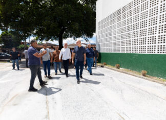Prefeito inaugura estrutura do complexo multiuso no bairro Novo Terceiro